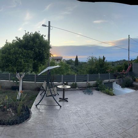 Nikos' Home Gastouri  Luaran gambar