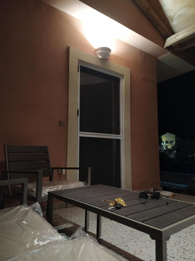 Nikos' Home Gastouri  Luaran gambar