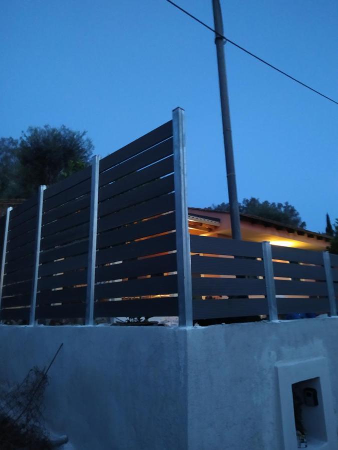 Nikos' Home Gastouri  Luaran gambar