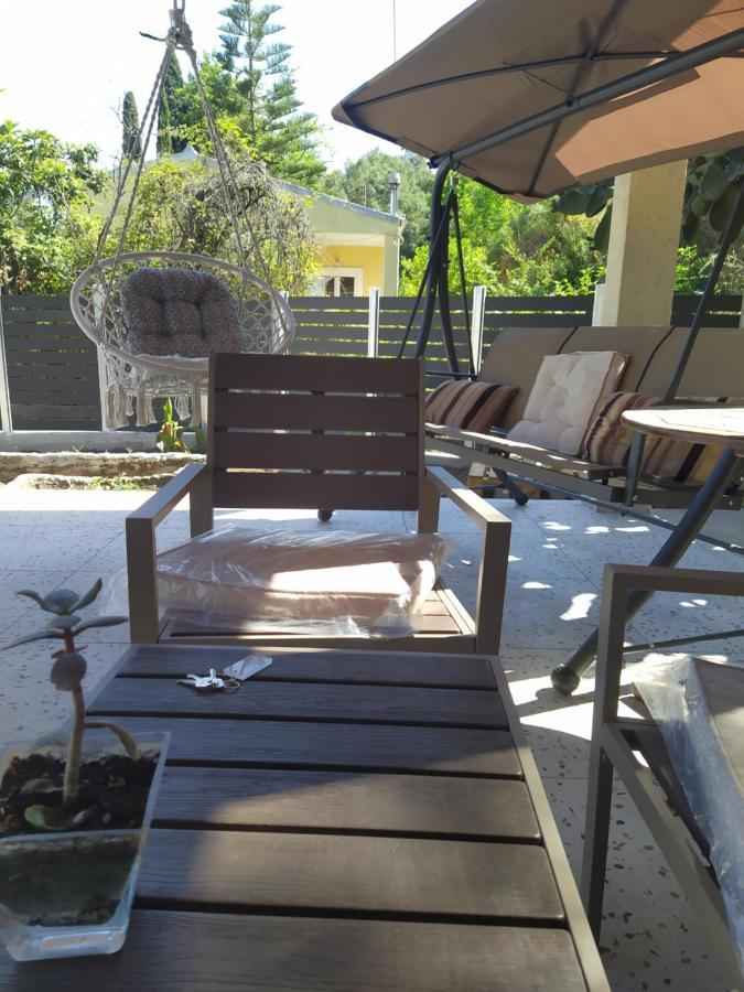 Nikos' Home Gastouri  Luaran gambar